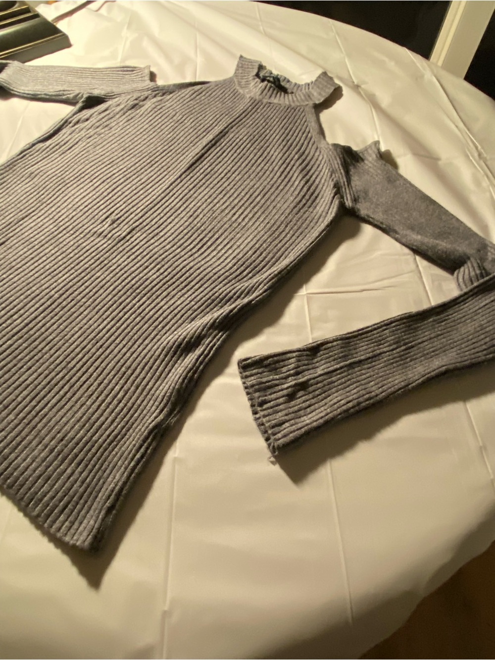 Cold-Shoulder Ribbed Knit Sweater - Gray - Picture 4 of 9